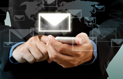 email-smartphone-752x483