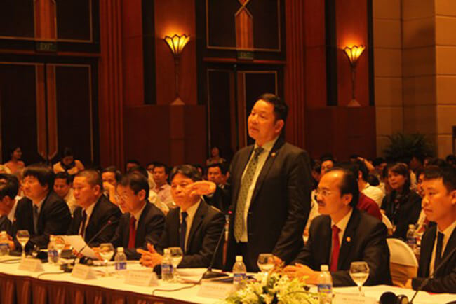 Chủ tịch tập đoàn FPT Trương Gia Bình trình bày về chủ đề Kinh tế số.
