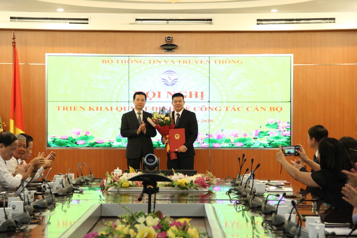 Bộ trưởng Bộ Thông tin và Truyền thông bổ nhiệm Giám đốc Trung tâm Internet Việt Nam (15/7/2020)